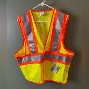 3M High Visibility Safety Vest